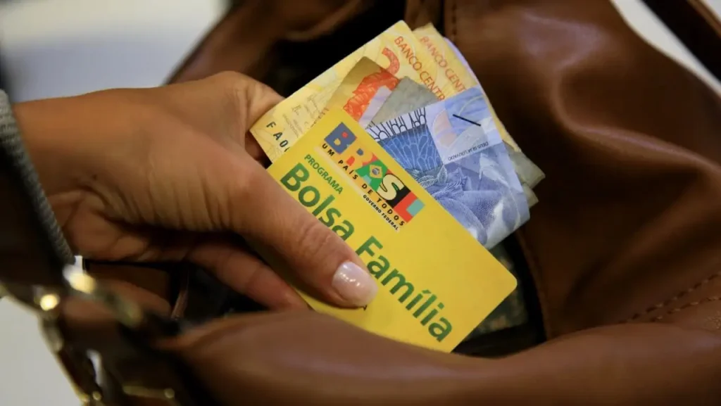 📘 POST 1 — Bolsa Família 2026: Guia Completo Para Receber, Manter e Não Ter o Benefício Bloqueado